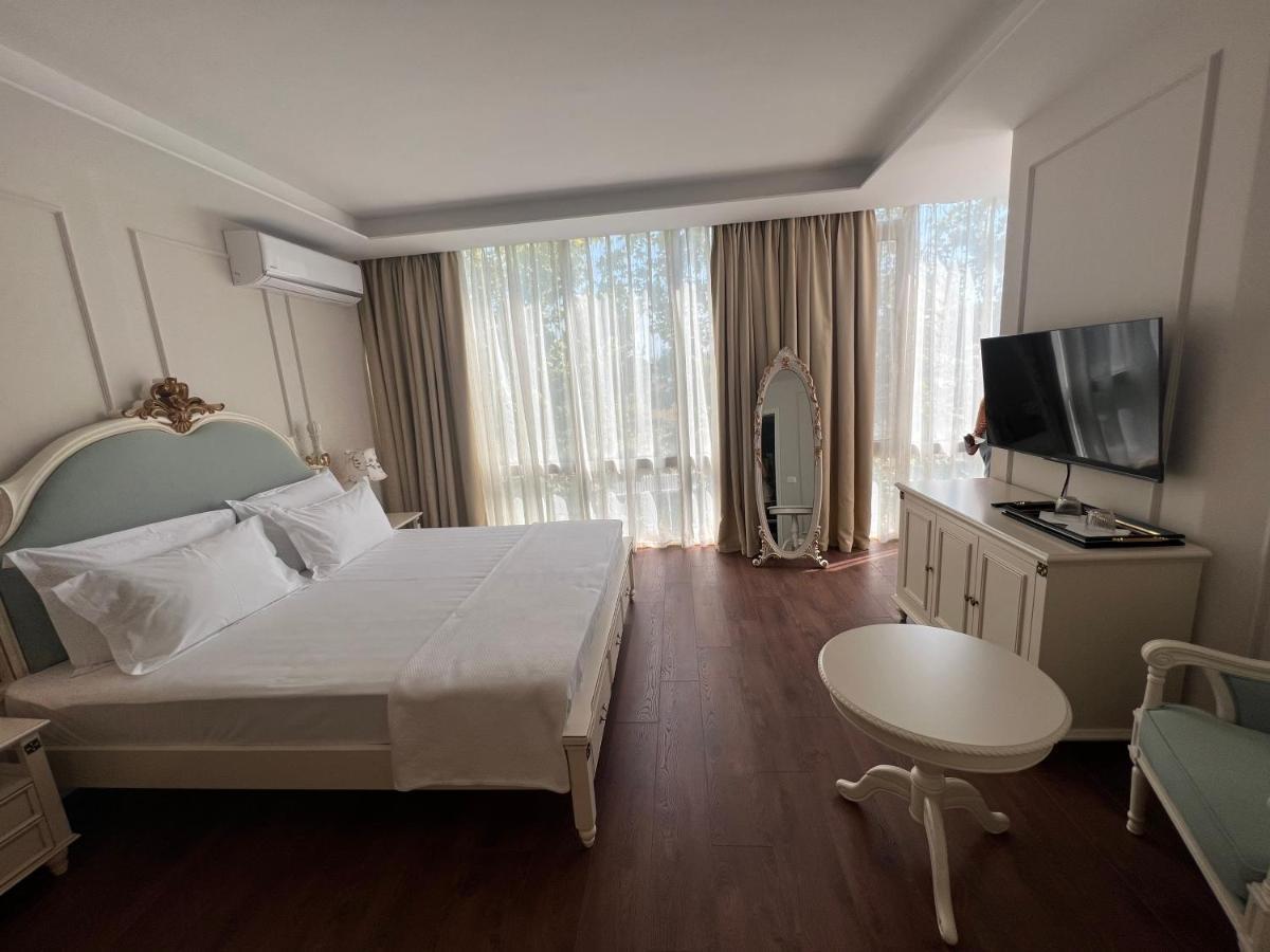Sol Invictus Boutique Hotel Durres Albania エクステリア 写真