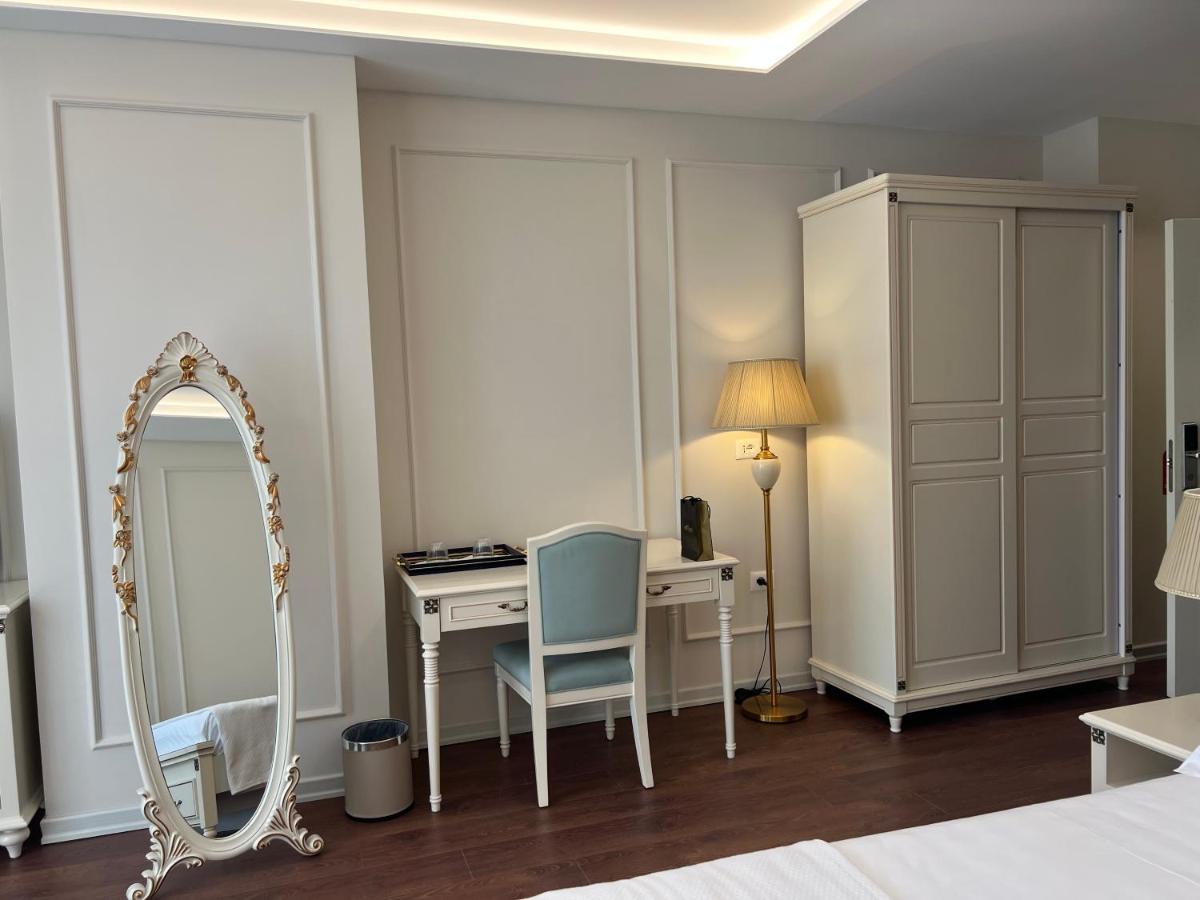 Sol Invictus Boutique Hotel Durres Albania エクステリア 写真